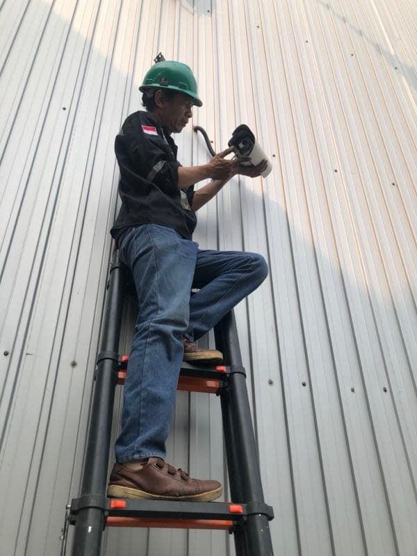 Pasang kamera CCTV di gudang cold storage | Adi CCTV